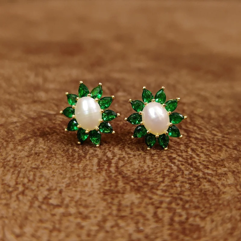 luxury hoop earrings for women -EMERALD GREEN STONE & SEMI PRECIOUS PEARL STUDS