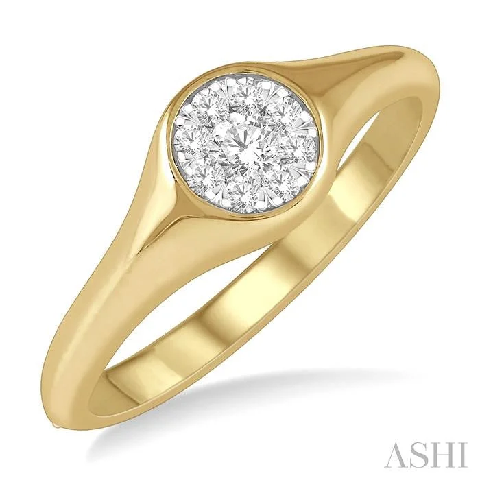 anniversary necklaces for women -ROUND SHAPE LOVEBRIGHT ESSENTIAL DIAMOND SIGNET RING